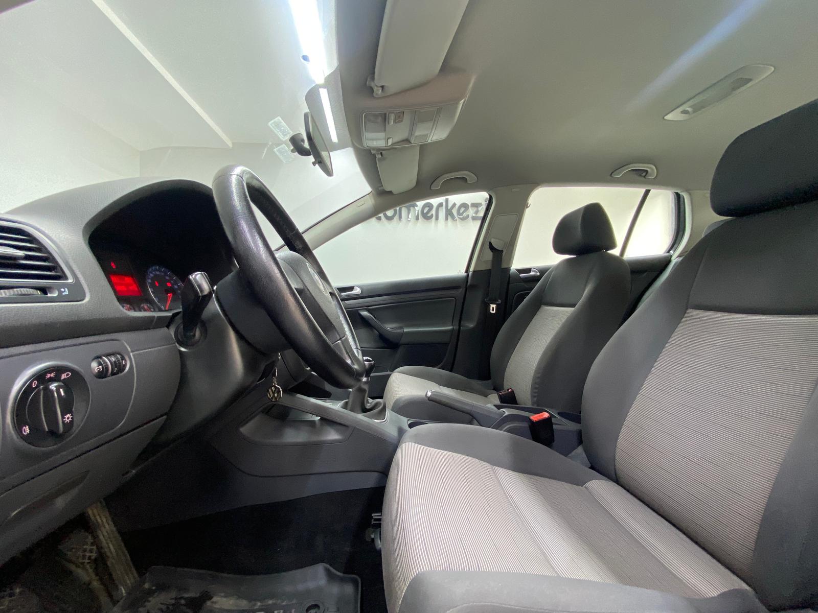 VOLKSWAGEN GOLF 23